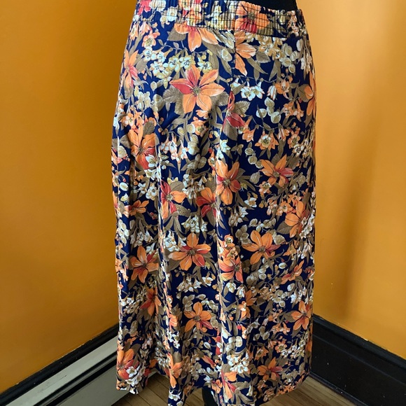 Floral skirt with elastic waistband - Picture 2 of 7
